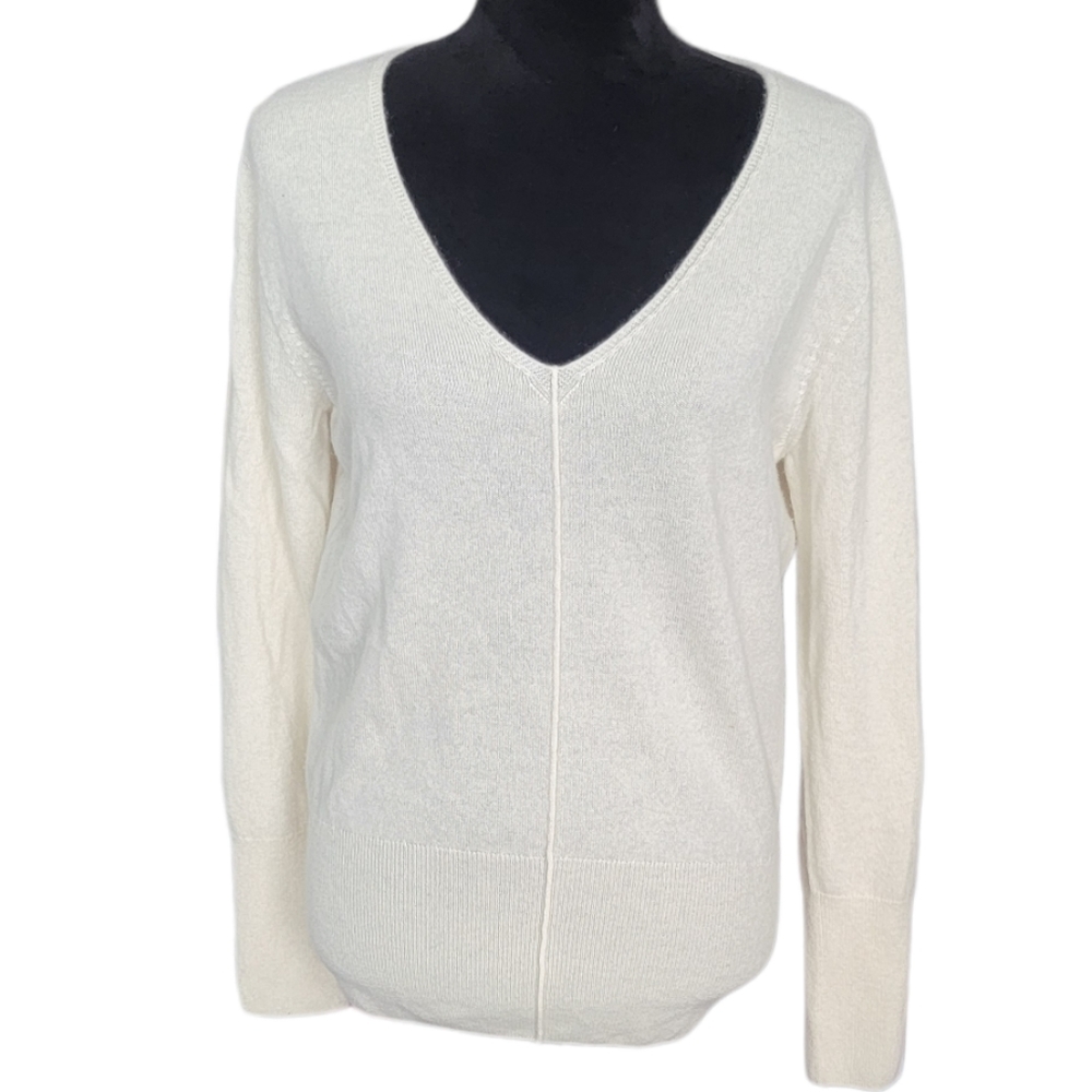 Woolen Bloom Cream Cashmere V-neck Sweater Size Medium